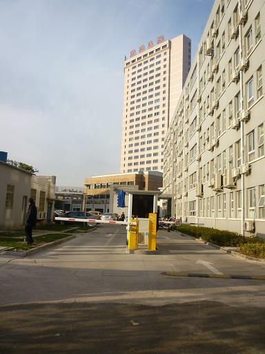 加強停車場建設需要多條腿走路