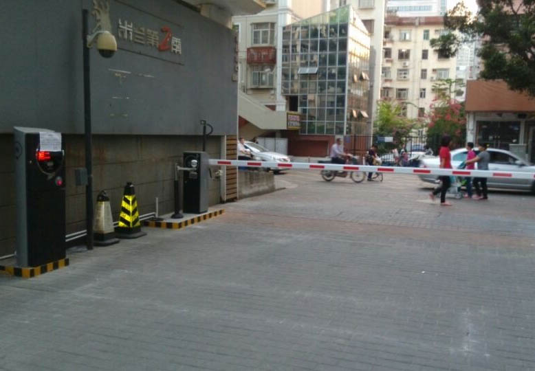 智能<a href='http://m.jytzjx.cn/Product/Parking/License/' target='_blank'>車牌識別</a>系統為人們創造良好的停車環境，助力智慧城市的發展